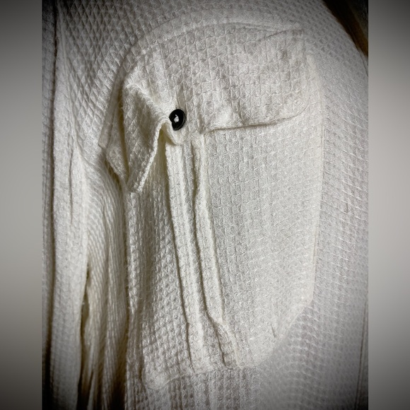 FREE PEOPLE White Long Sleeve Button Down Shirt with Adjustable Back Panel - Picture 2 of 11